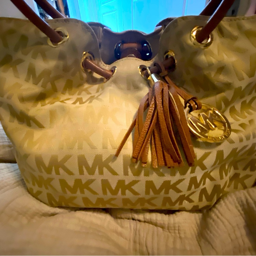 Michael Kors fabric shoulder bag.